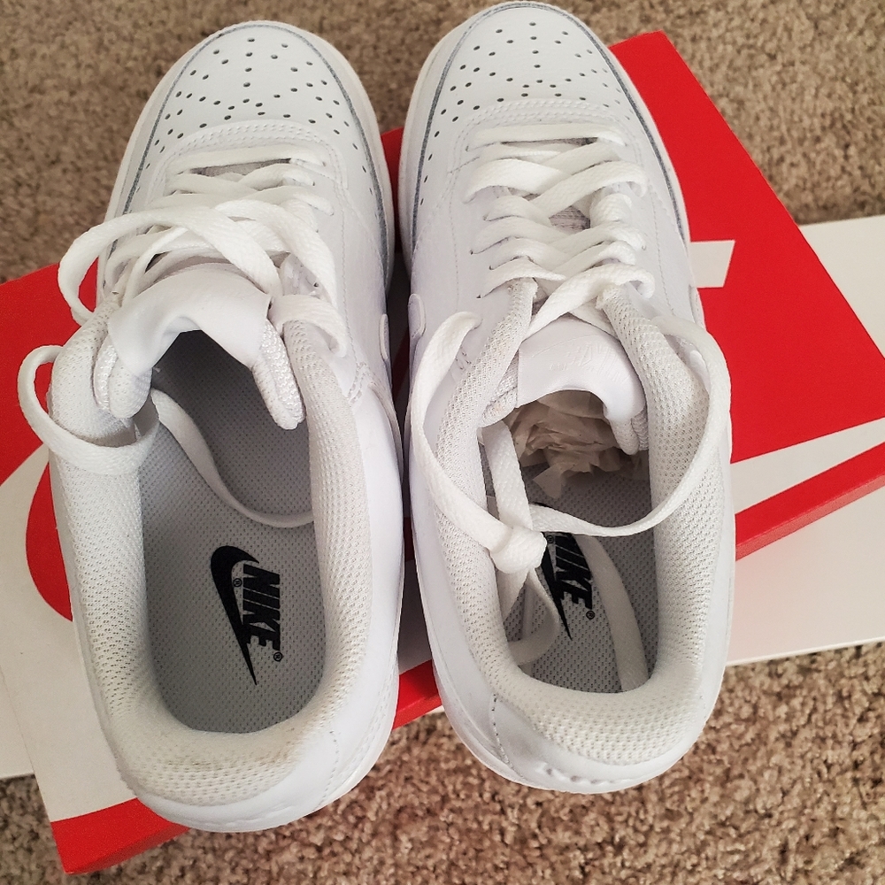 Womens White Nike - Picture 4 of 5